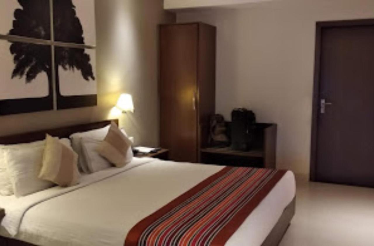 Orbit Hotel - Bagdogra ภายนอก รูปภาพ