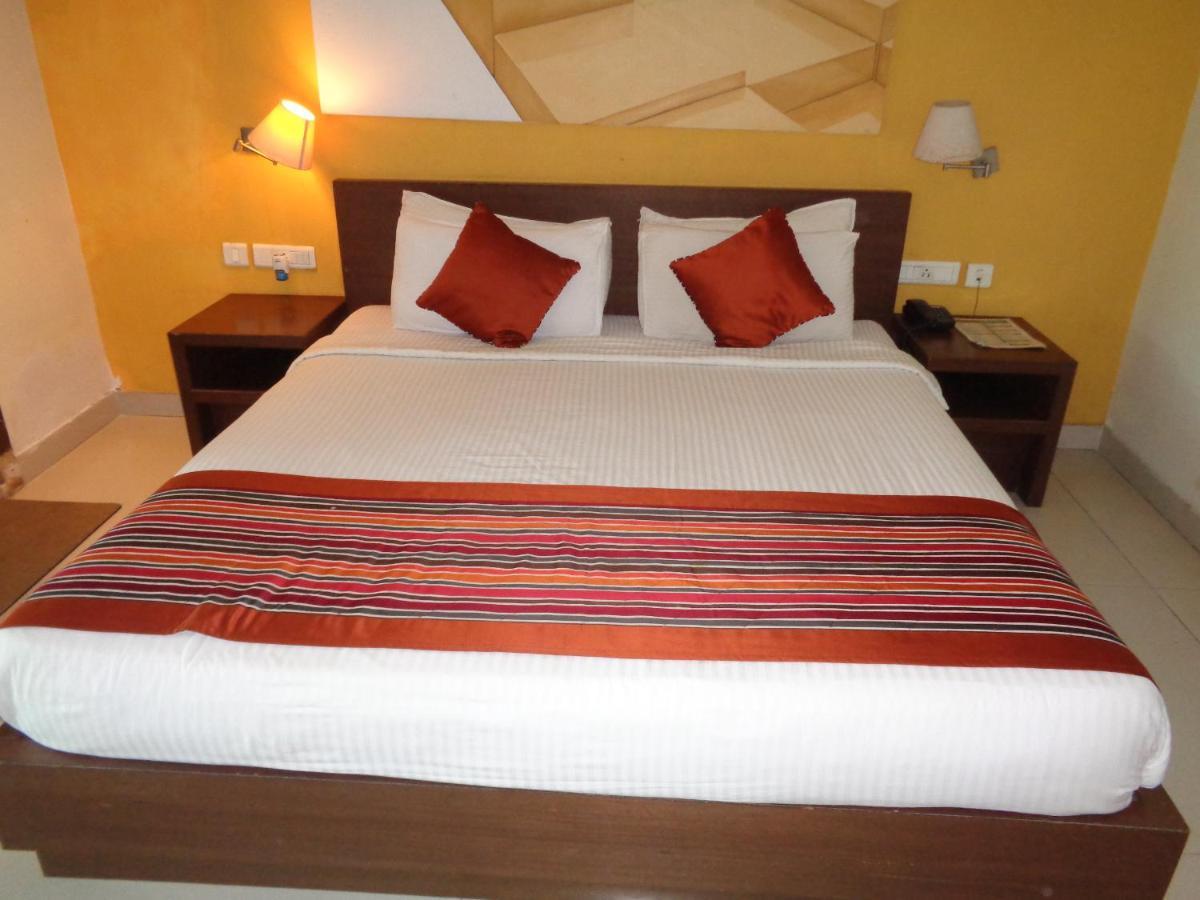 Orbit Hotel - Bagdogra ภายนอก รูปภาพ