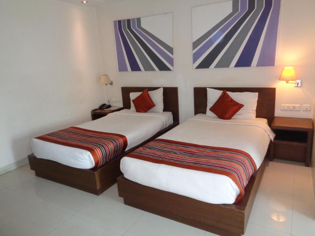 Orbit Hotel - Bagdogra ภายนอก รูปภาพ