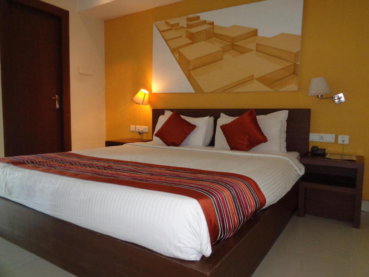 Orbit Hotel - Bagdogra ภายนอก รูปภาพ