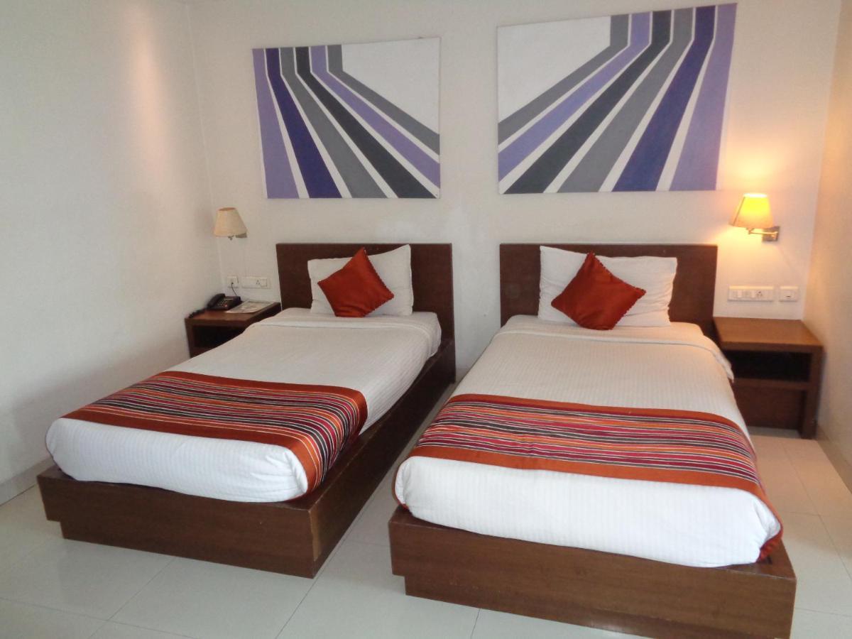 Orbit Hotel - Bagdogra ภายนอก รูปภาพ