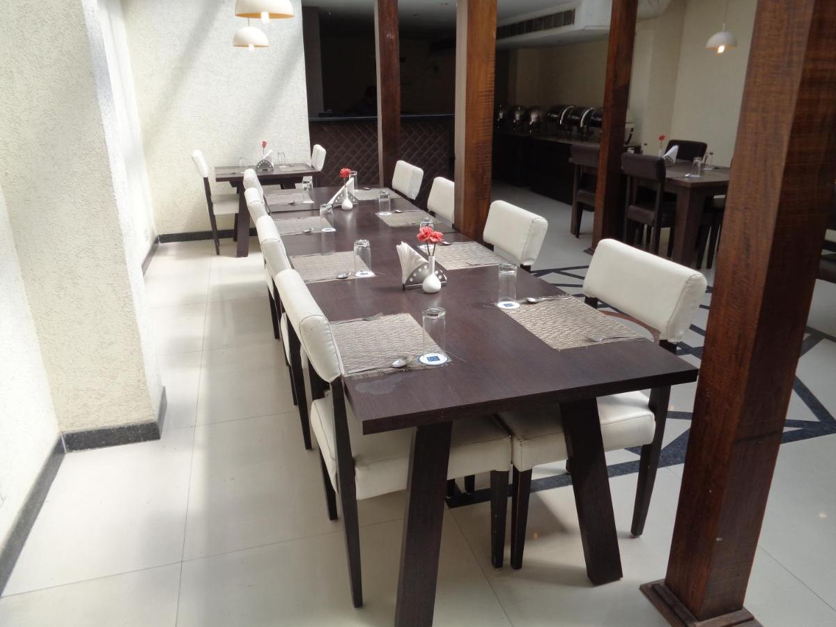 Orbit Hotel - Bagdogra ภายนอก รูปภาพ