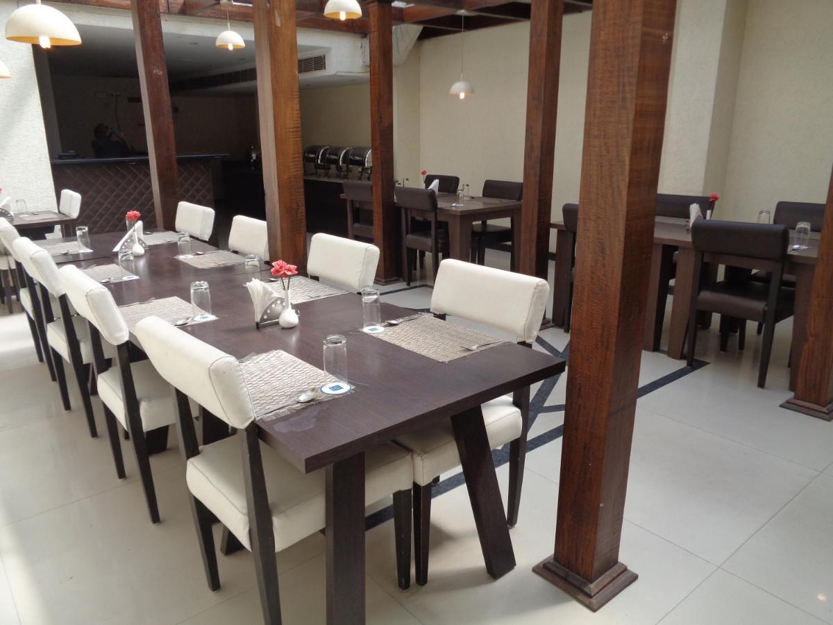 Orbit Hotel - Bagdogra ภายนอก รูปภาพ