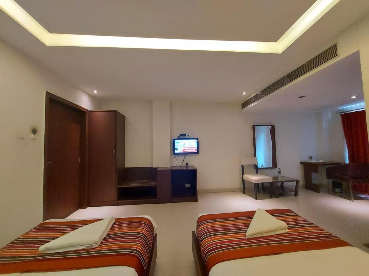 Orbit Hotel - Bagdogra ภายนอก รูปภาพ